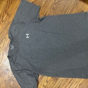 Under Armour Shirt Mens 2XL Grey  Loose Short Sleeve Athletic Performance